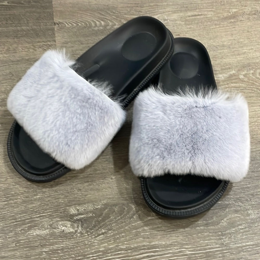 NWOT Fashion Nova Faux Fur Black Slippers Sz 9